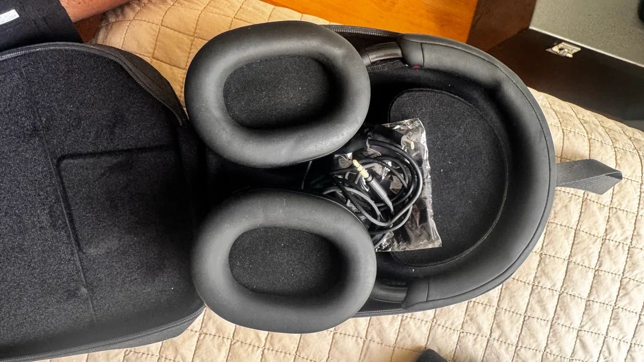 Vendo sony WH-1000XM5  muito novo