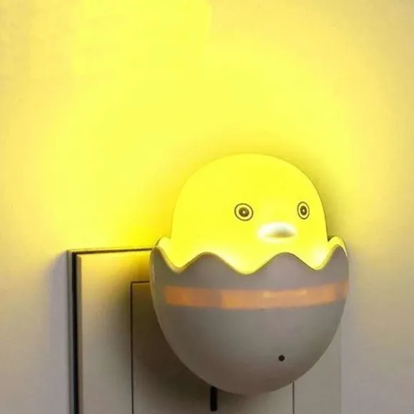 Abajur Infantil de Tomada LED com Sensor de Luz - Modelo Pintinho