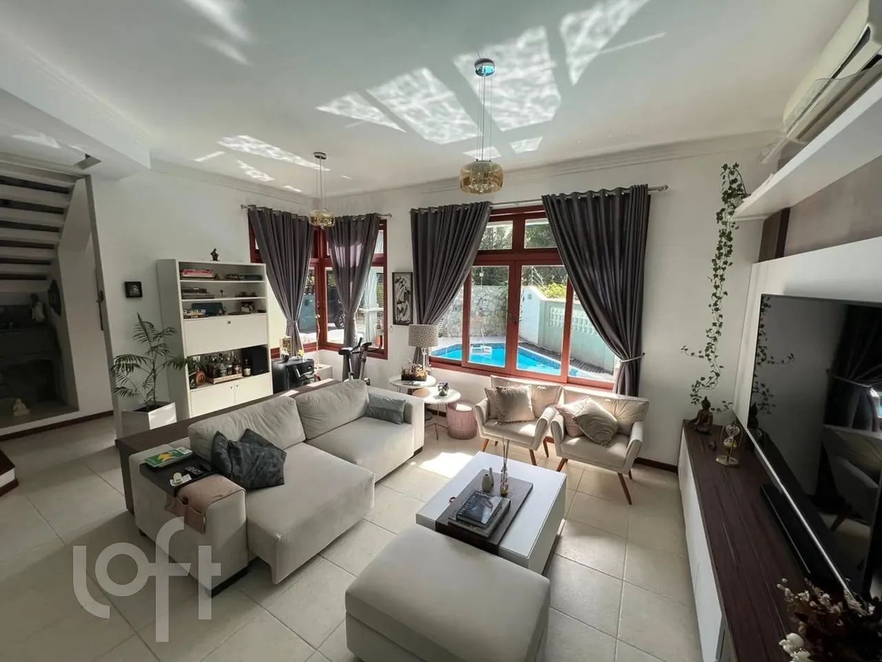 Casa à venda em Pantanal com 205 m², 3 quartos, 2 suítes, 2 vagas