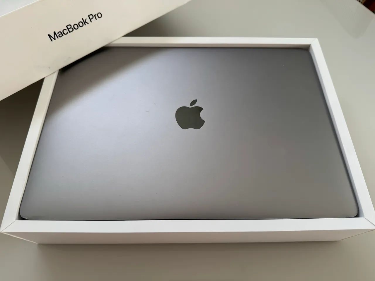 MacBook Pro 13 (2018) Touch Bar - Quad-Core i5 - 8GB RAM - 256GB