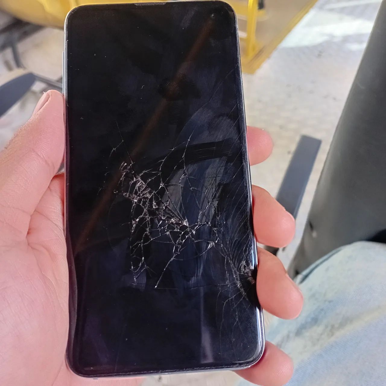 Vendo ou troco Samsung s10e pra arrumar 