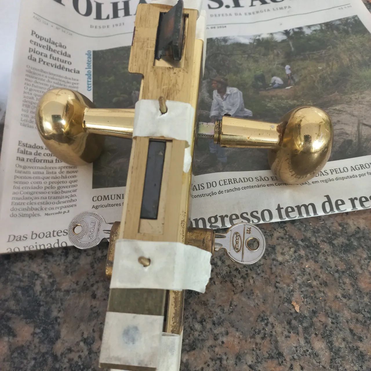 Fechadura de Segurança para Porta - dourada  com 2 chaves  - Foto 3