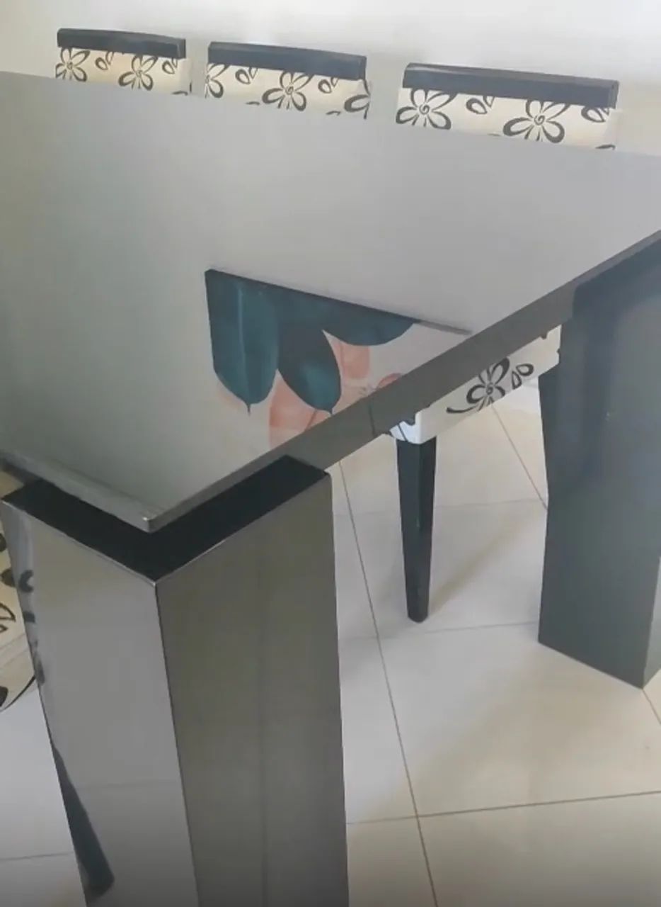 Mesa de jantar de vidro 8 lugares 