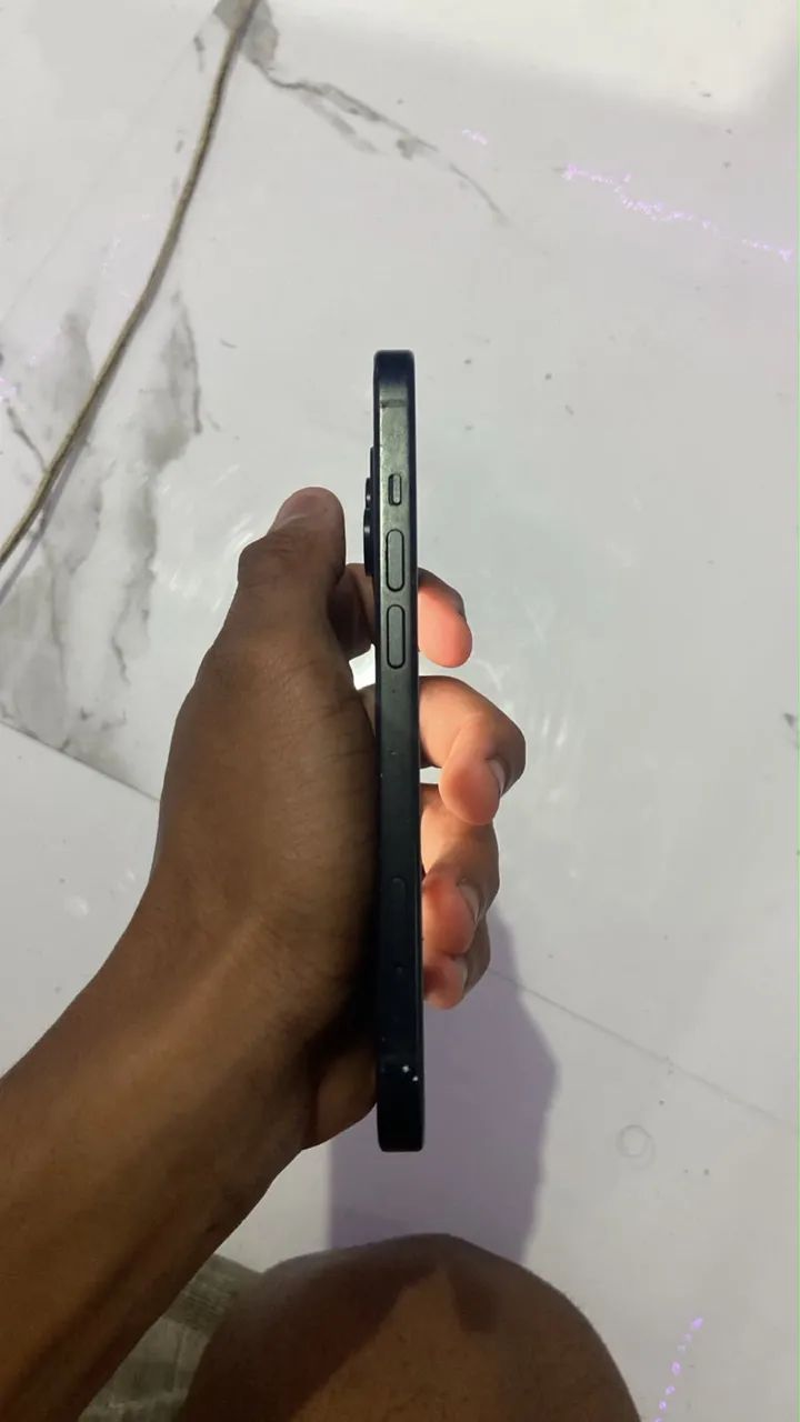 Vendo iPhone 15 normal 128gb  saúde 90% 