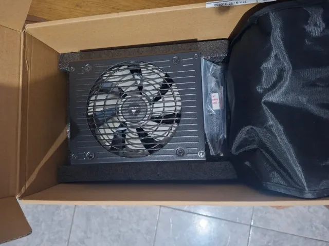 Fonte Corsair 1000 Wts RM1000x 80 Plus Prata - Foto 2