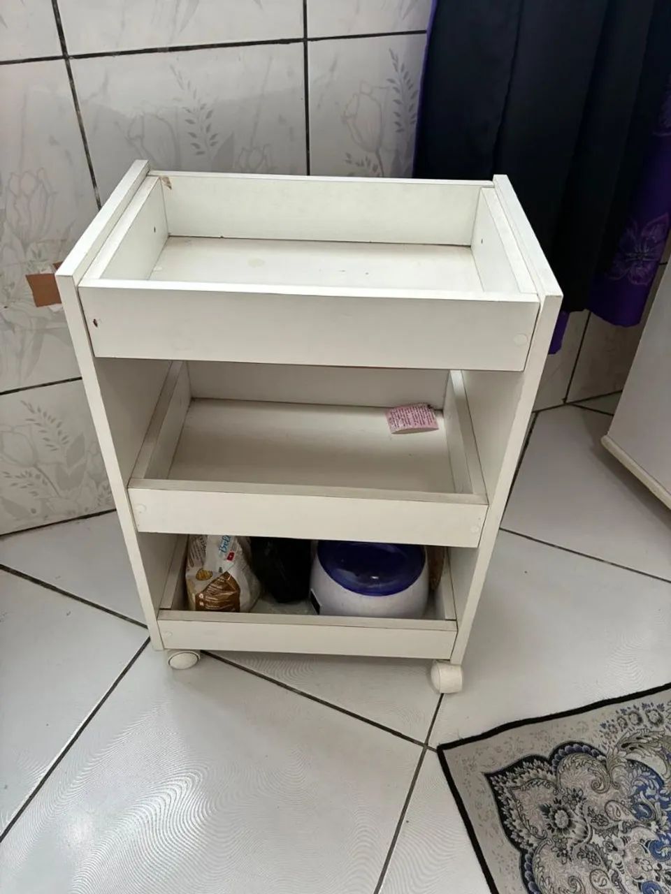 Mesa de manicure e carrinho auxiliar em ótimo estado  - Foto 4