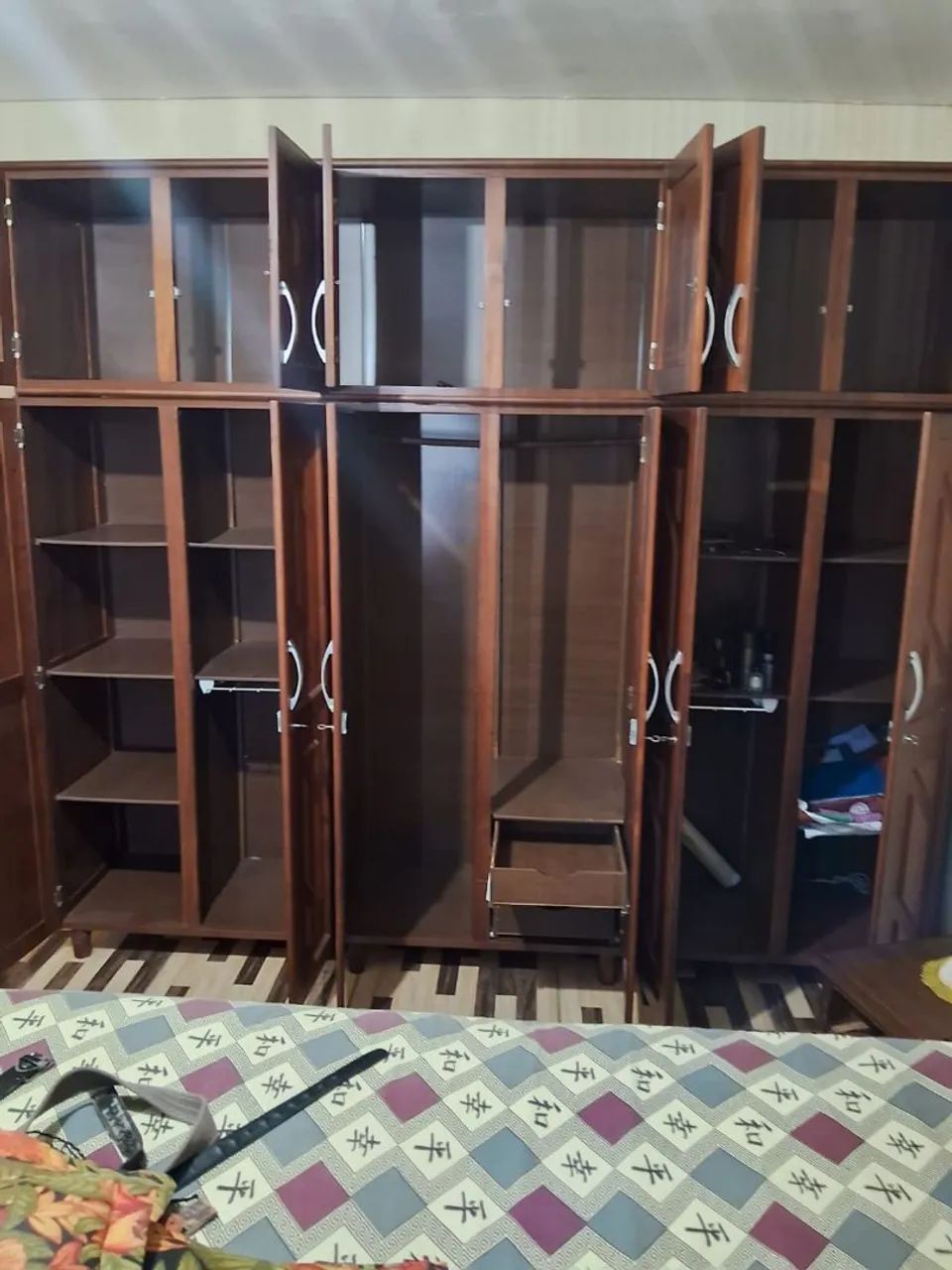 Guarda roupa 6 portas com espelho - Foto 3