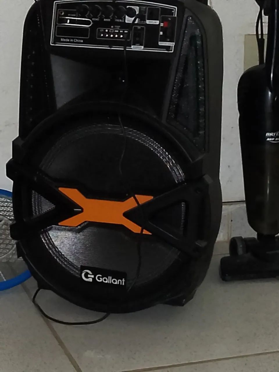 Caixa de som ,com bluetooth entrada USB e microfone  - Foto 3