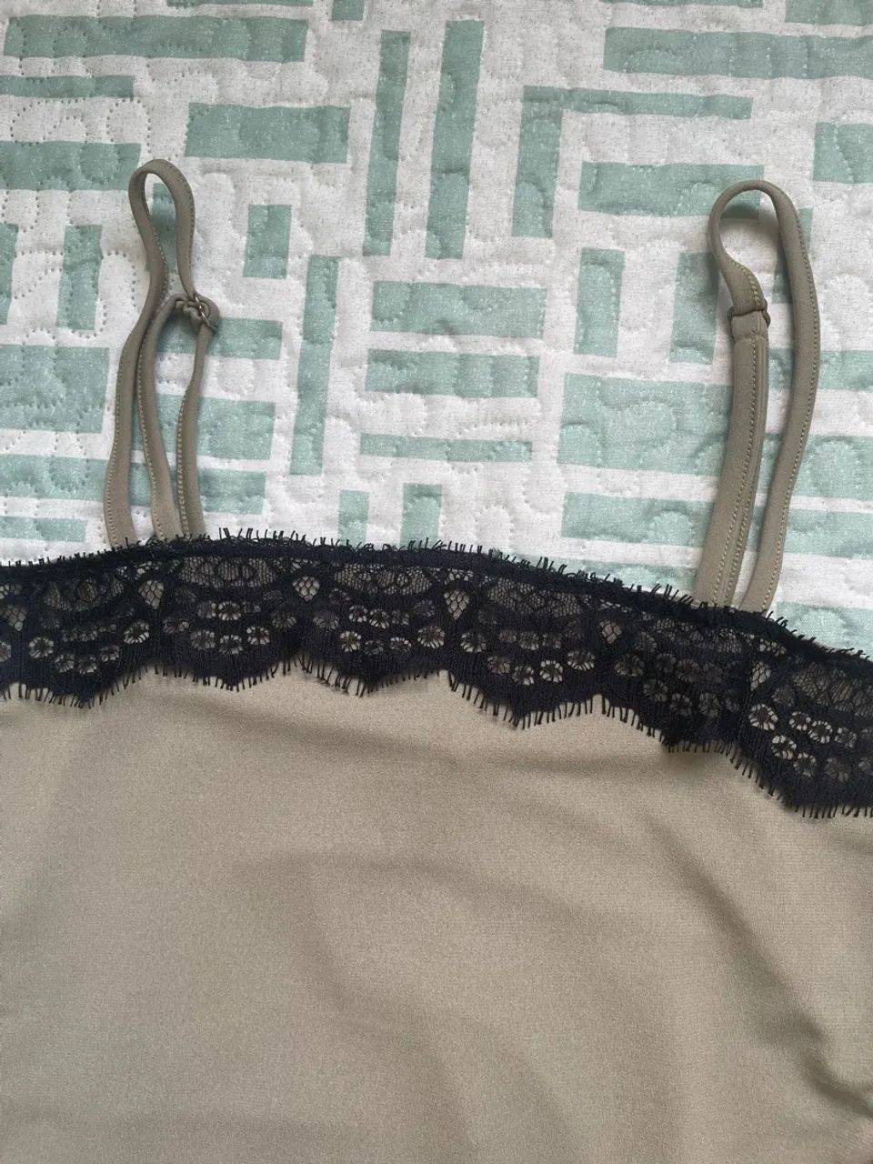 Blusa de alça com renda  - Foto 4