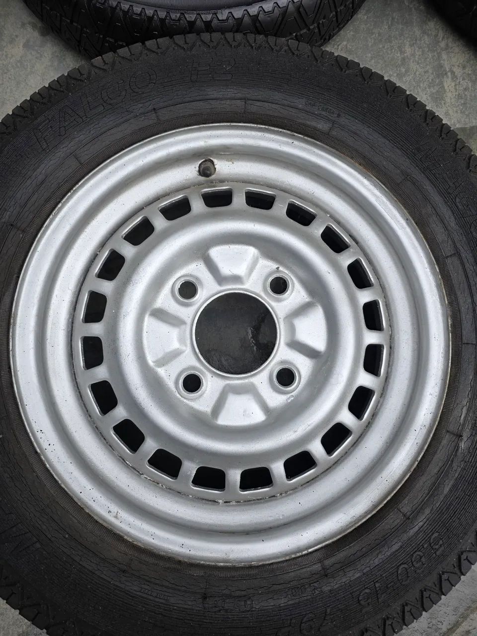 Rodas aro 15 de ferro com pneus bons - Foto 7