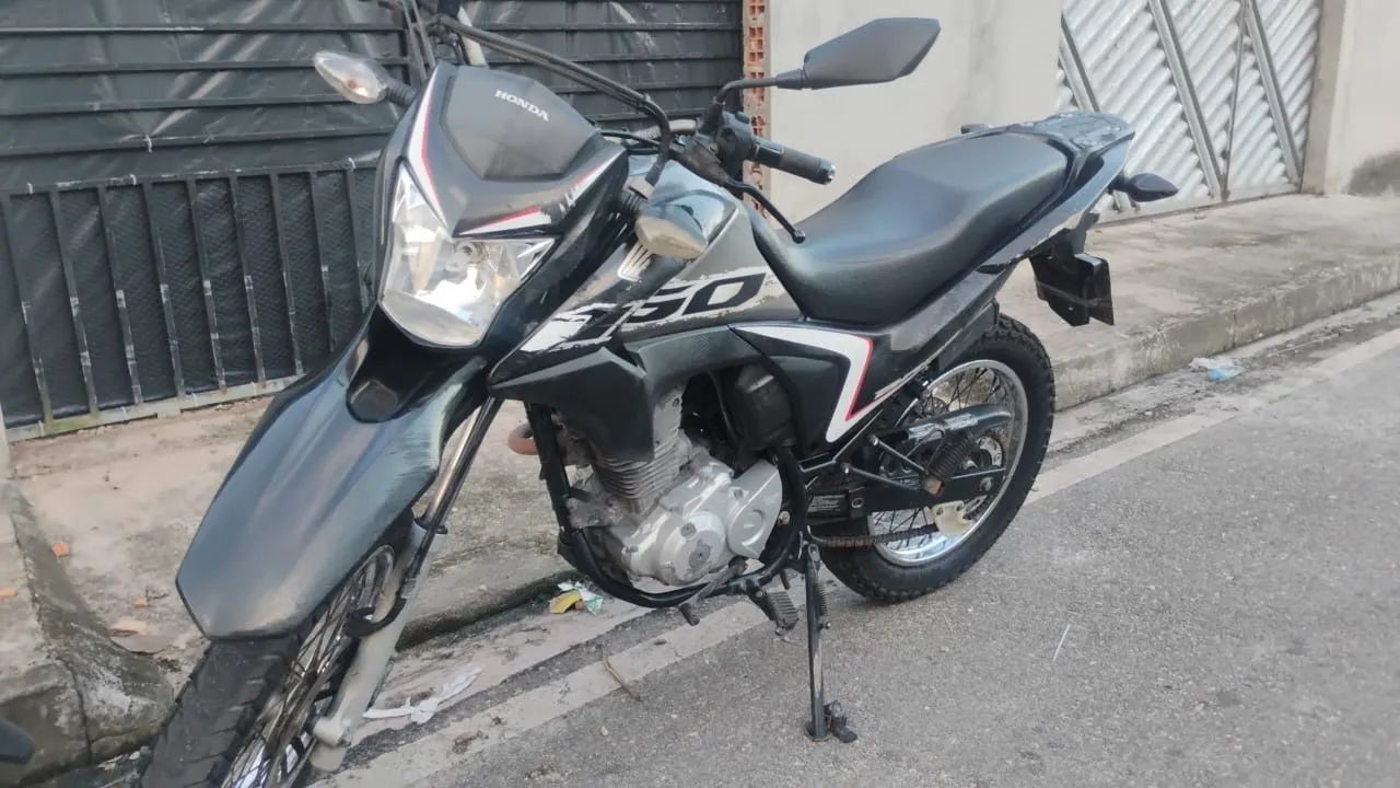 Moto Broz 160 quitada e selada