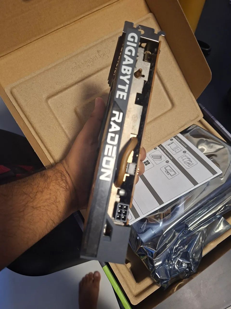 Radeon RX 6500 XT 4 GB usada - Foto 5
