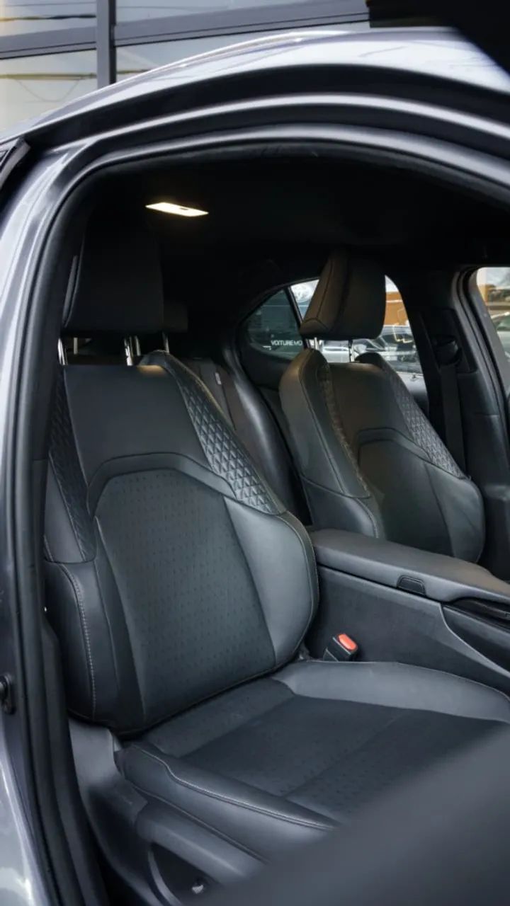 Lexus UX-250h Dynamic 2.0 16V Aut.(hybrid), foto 18 de 18