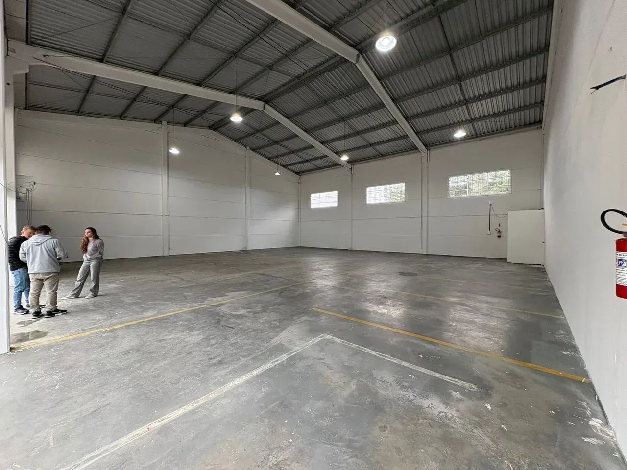 GALPÃO COM ÓTIMA LOCALIZAÇÃO E AMPLO PARA O COMÉRCIO DA SUA EMPRESA!!! - Foto 5