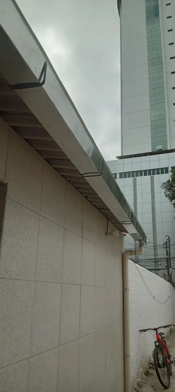 Calhas chaminé e cobertas