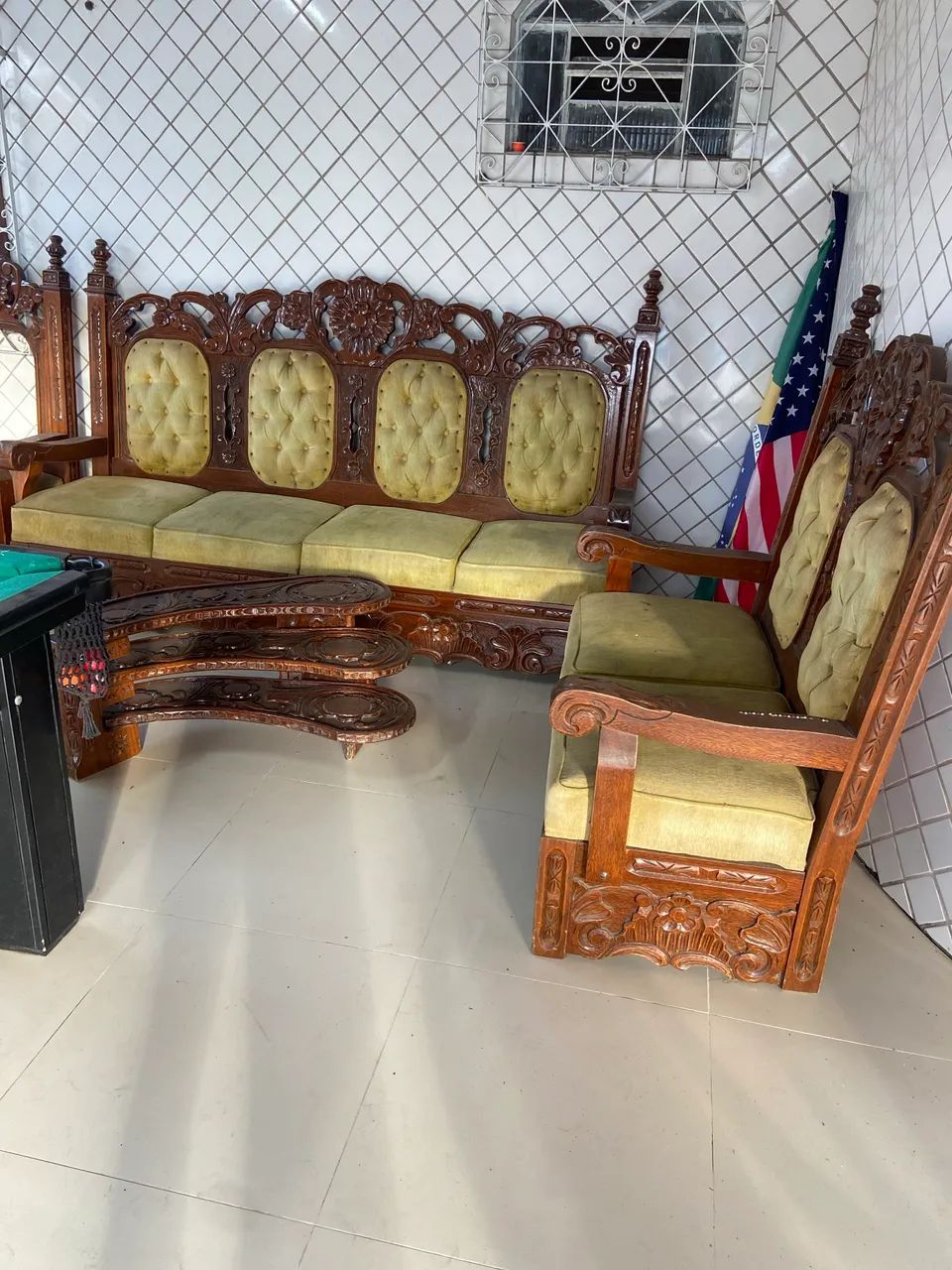 Vende-se sofá colonial 