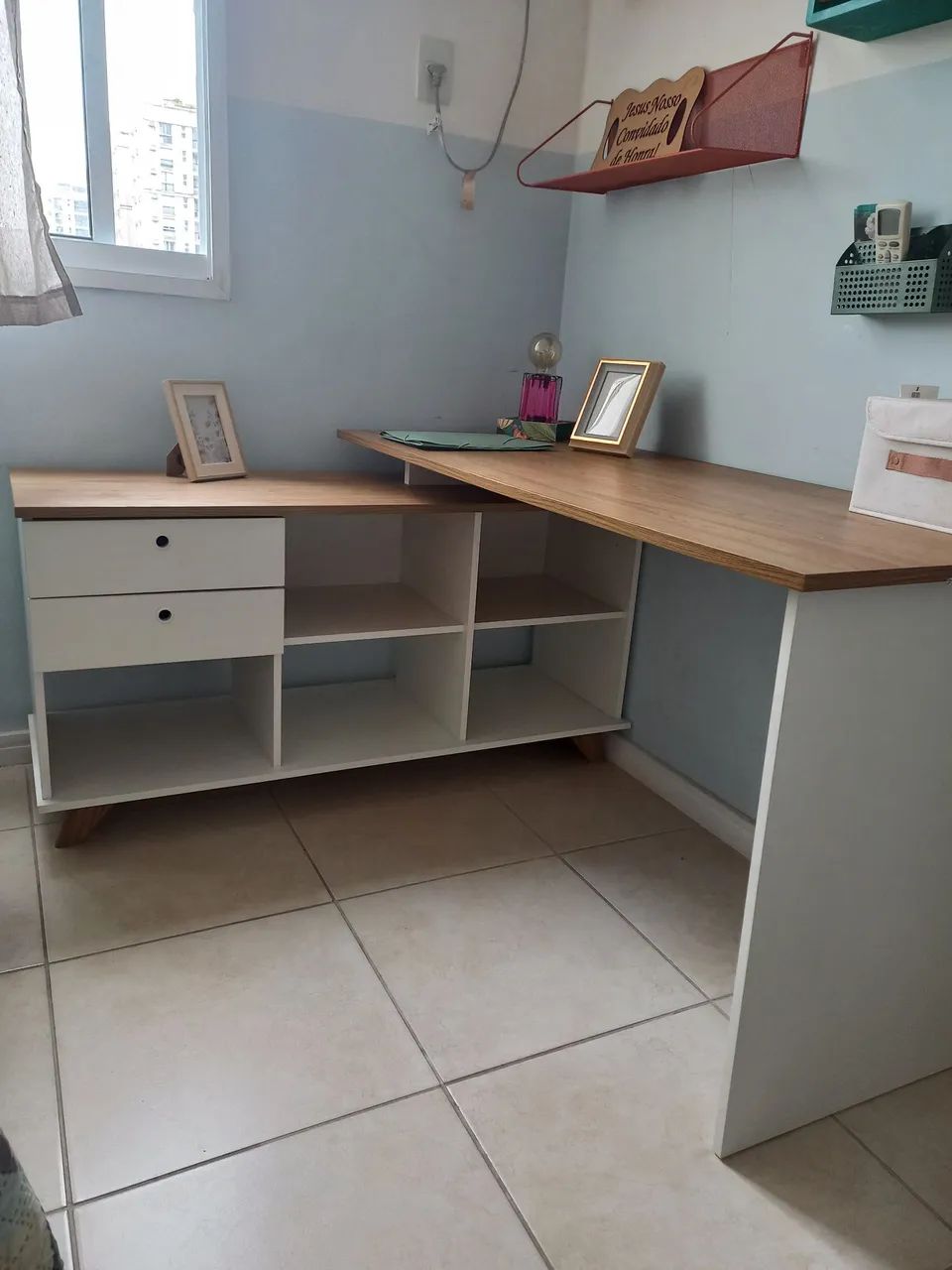Mesa de escritório em mdf com gavetas e nichos  - Foto 2