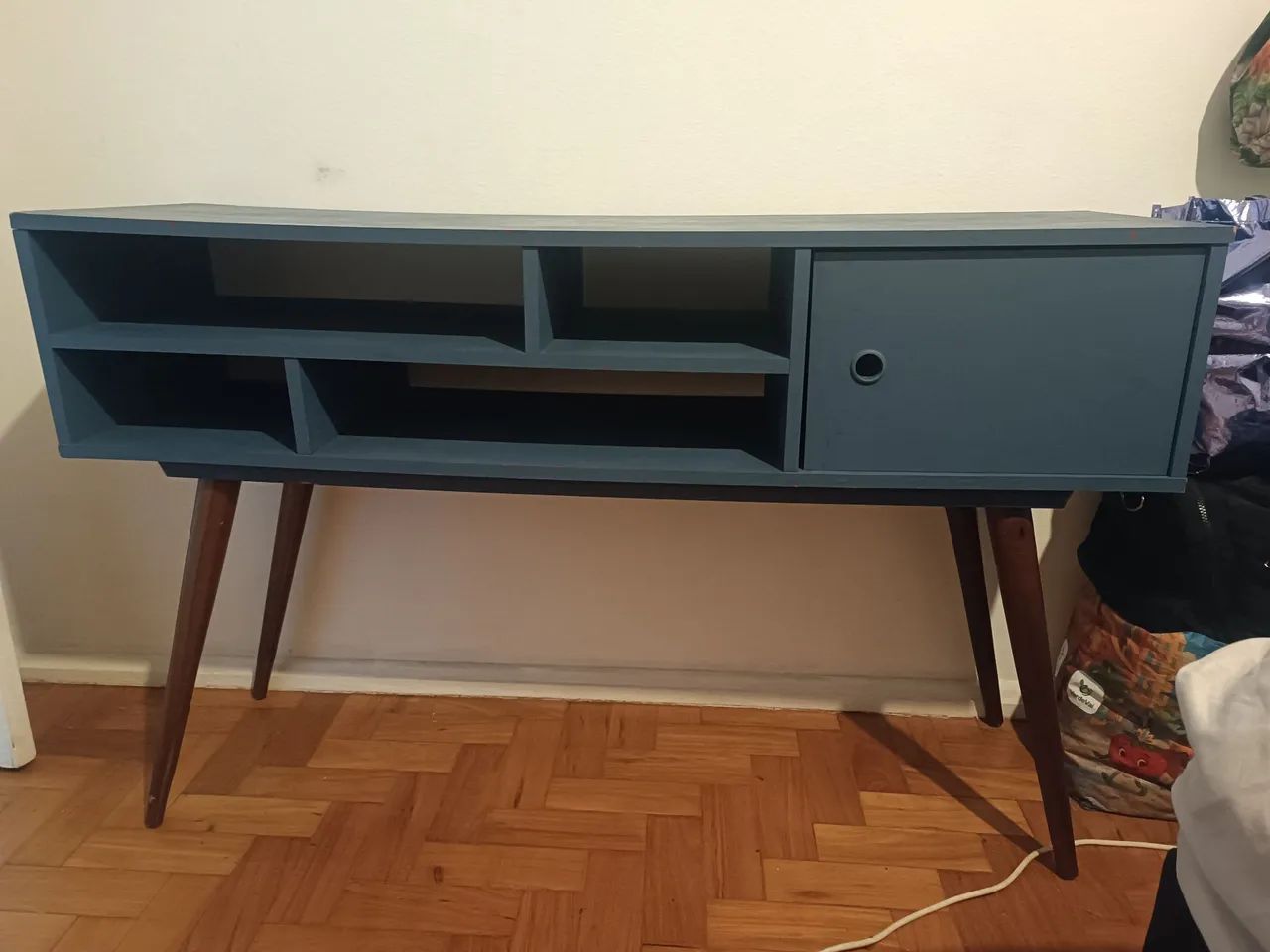 Rack Retrô 120cm com Pés de Madeira e Porta - Bom Estado - Foto 2