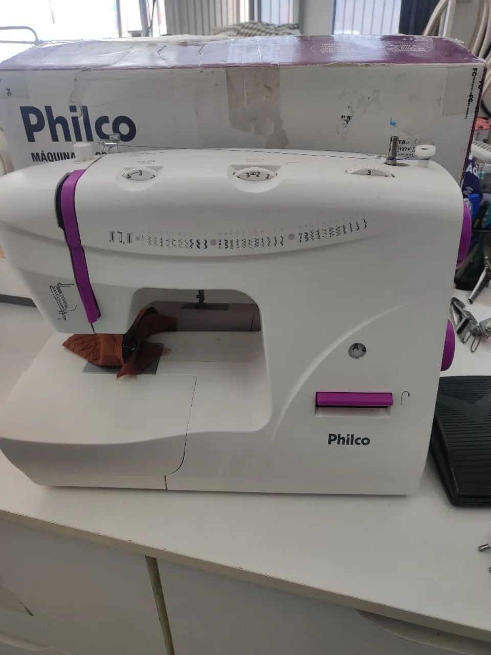Máquina de costura Philco 