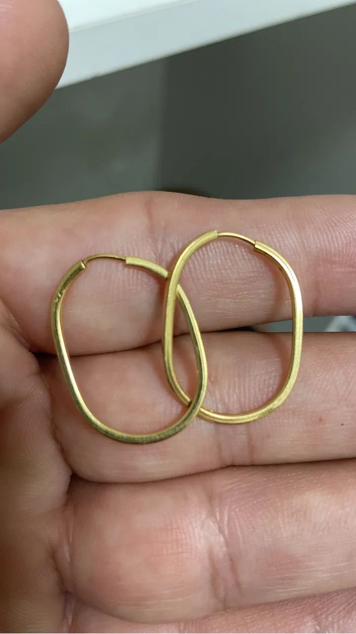 Par de brincos em ouro 18k