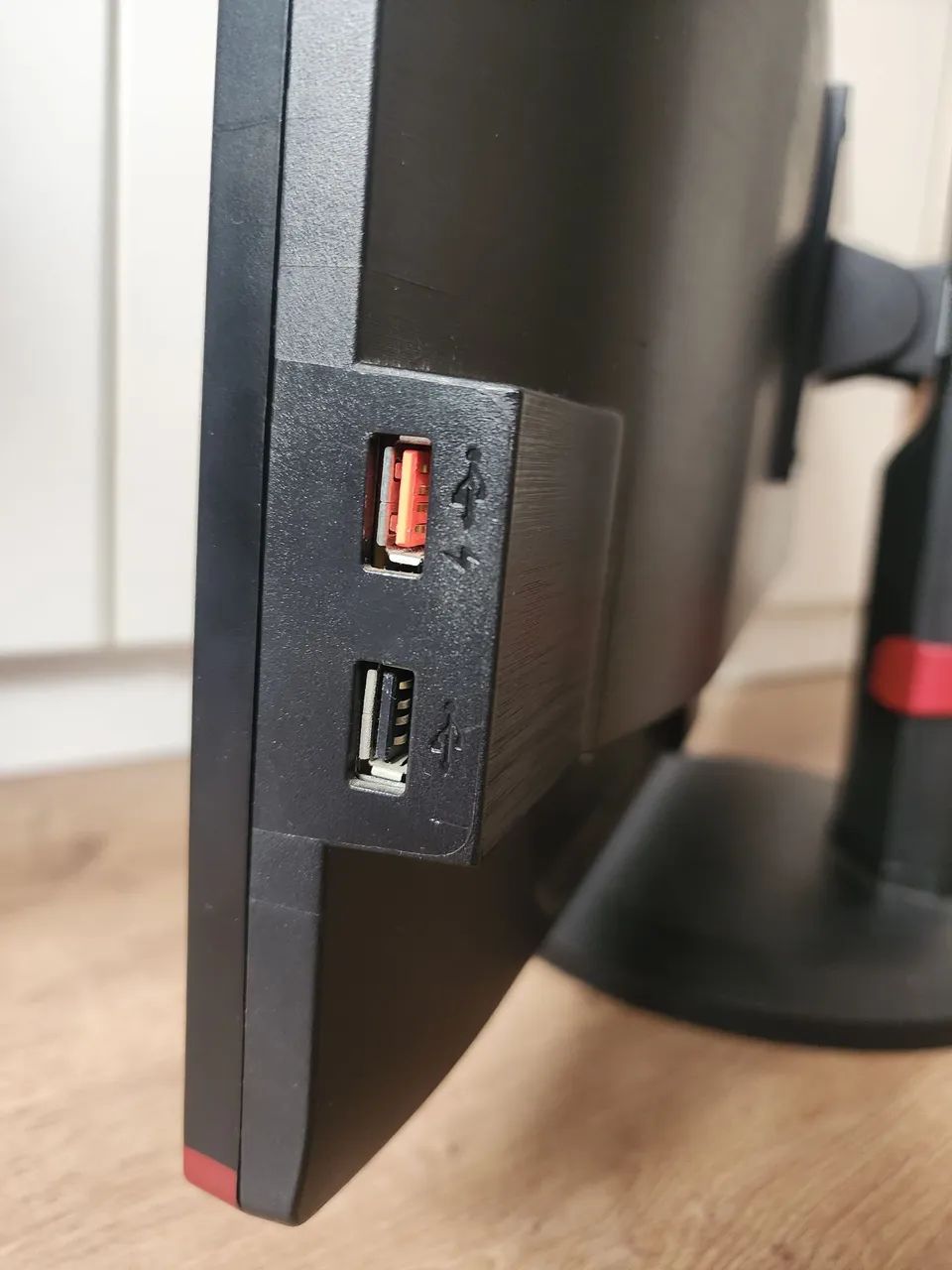 Monitor AOC 24", com hub USB, auto falante e entrada e saída de áudio embutido - Foto 4