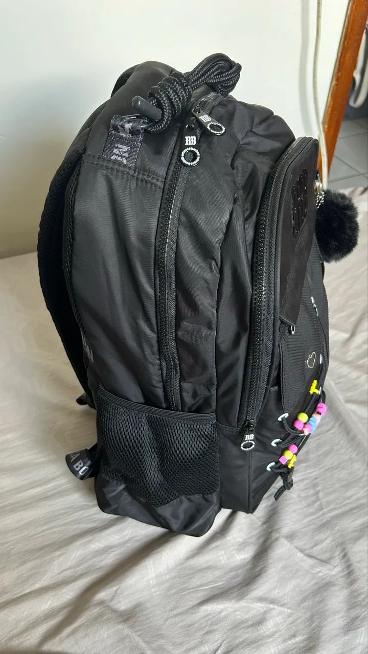 mochila super linda REBECA BOM BOM preta  - Foto 4