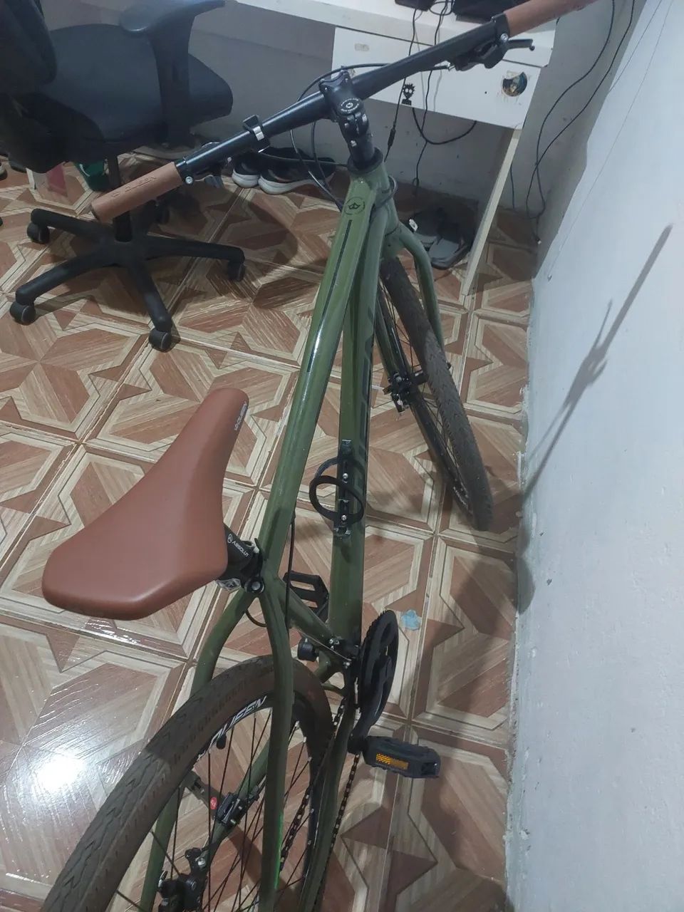Bicicleta + capacete com pouco tempo de uso - Foto 5