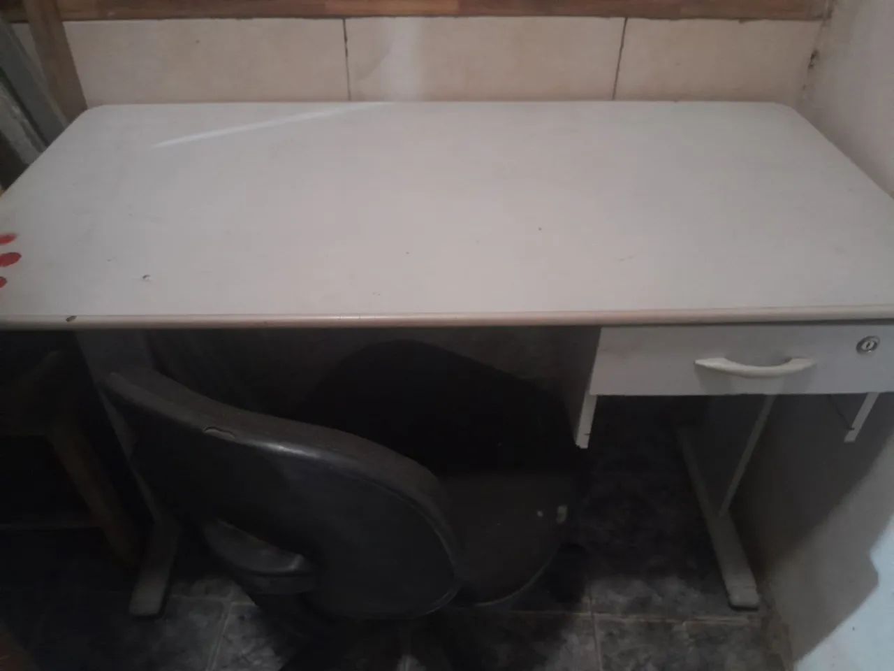 Mesa junto com cadeira 