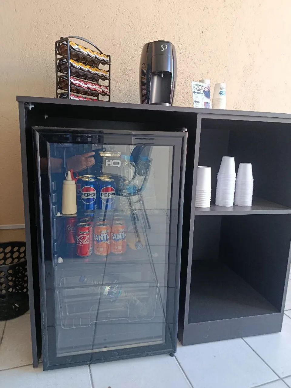 Frigobar HQ 90L + Móvel 