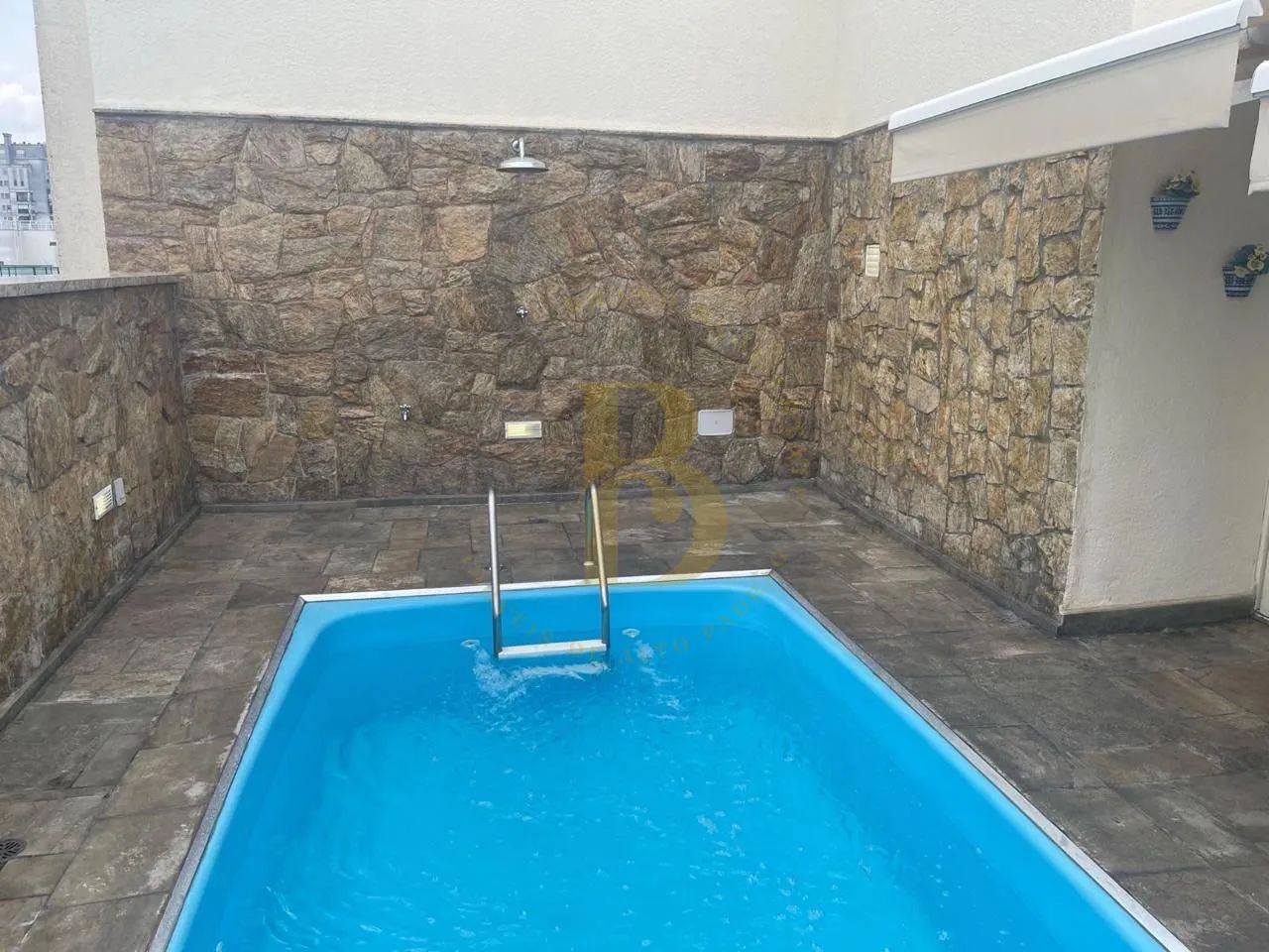 Cobertura à venda com 256m² em Moema