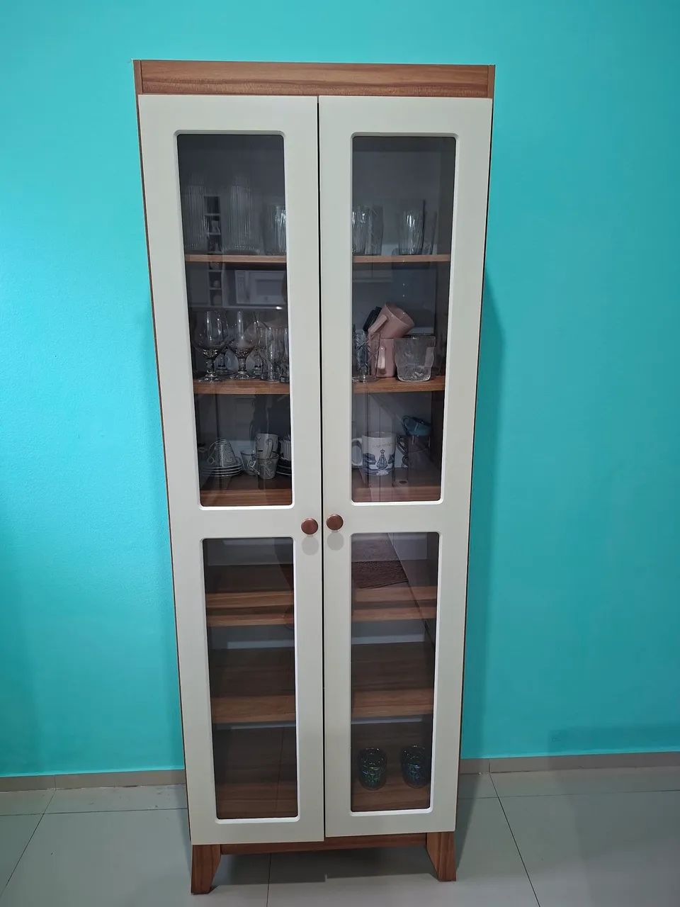 Vendo Pratileira/Cristaleira (semi nova)