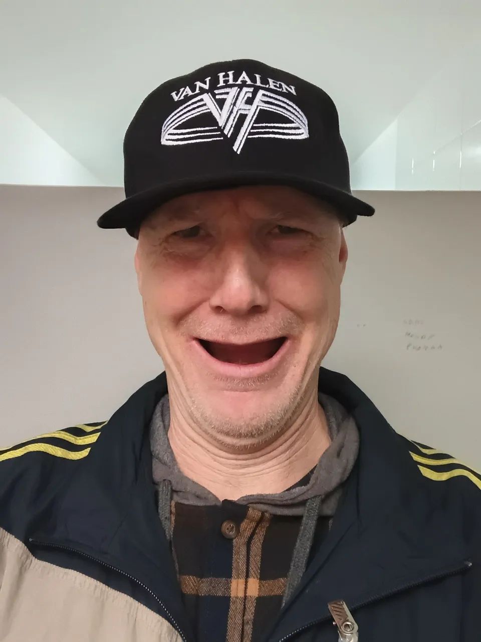 Boné do Van Halen Rock forma grande Valor não abaixa mais já é o menor - Foto 2