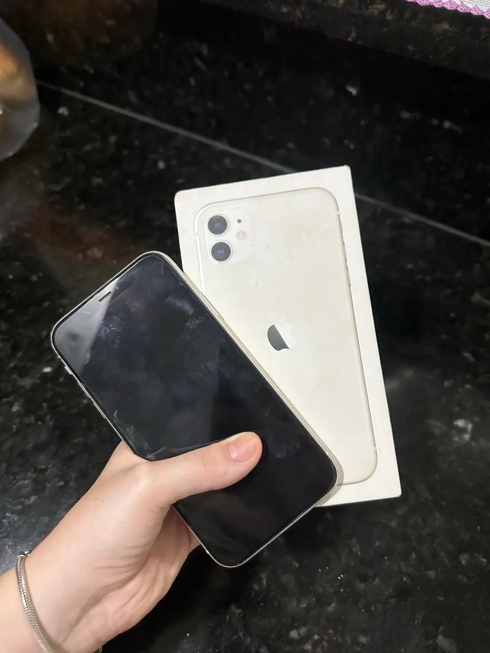 iPhone 11 com caixa 