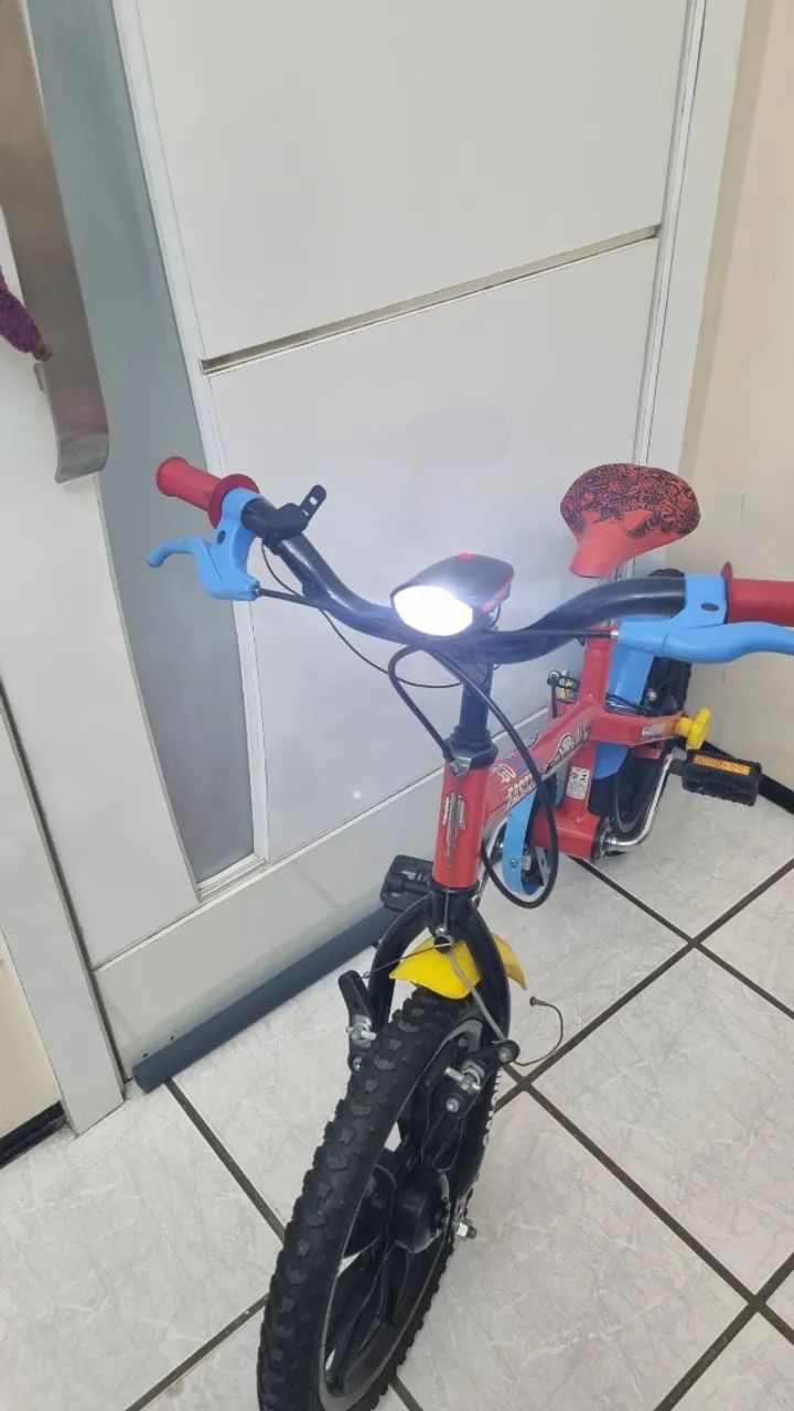 BICICLETA CALOI  HOT  WHELLS  - 290 REAIS