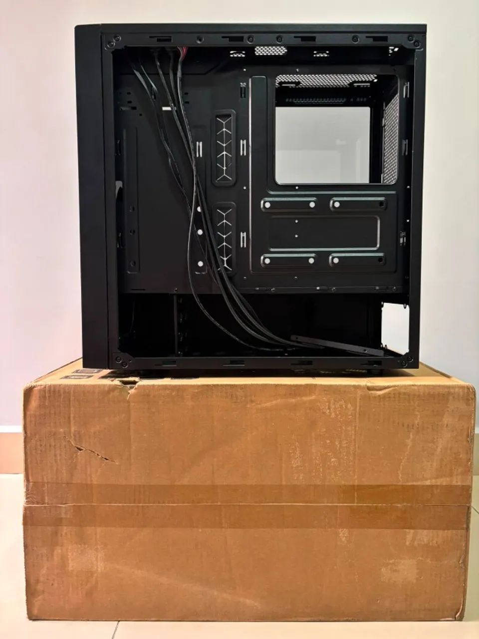 Gabinete Cooler Master MasterBox NR600 TG - Excelente Estado - Foto 4