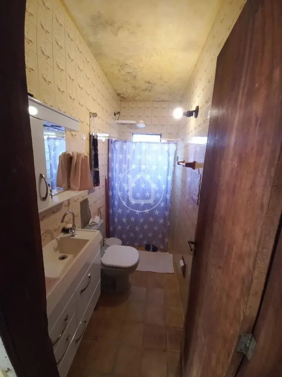 CASA DE ESQUINA COM GRANDE SOBRA DE TERRENO - Foto 5