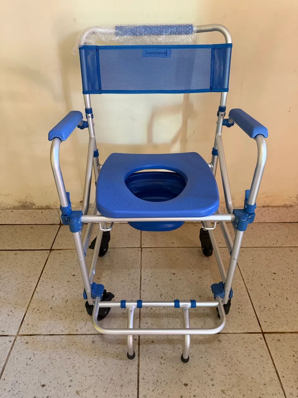 Cadeira higiênica nova, nunca usada  - Foto 3