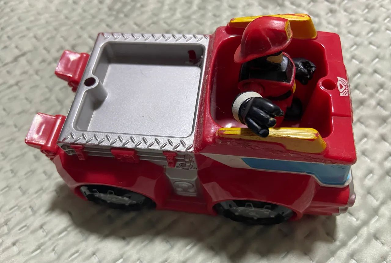 Carrinho transform original com bombeiro( brinquedo )