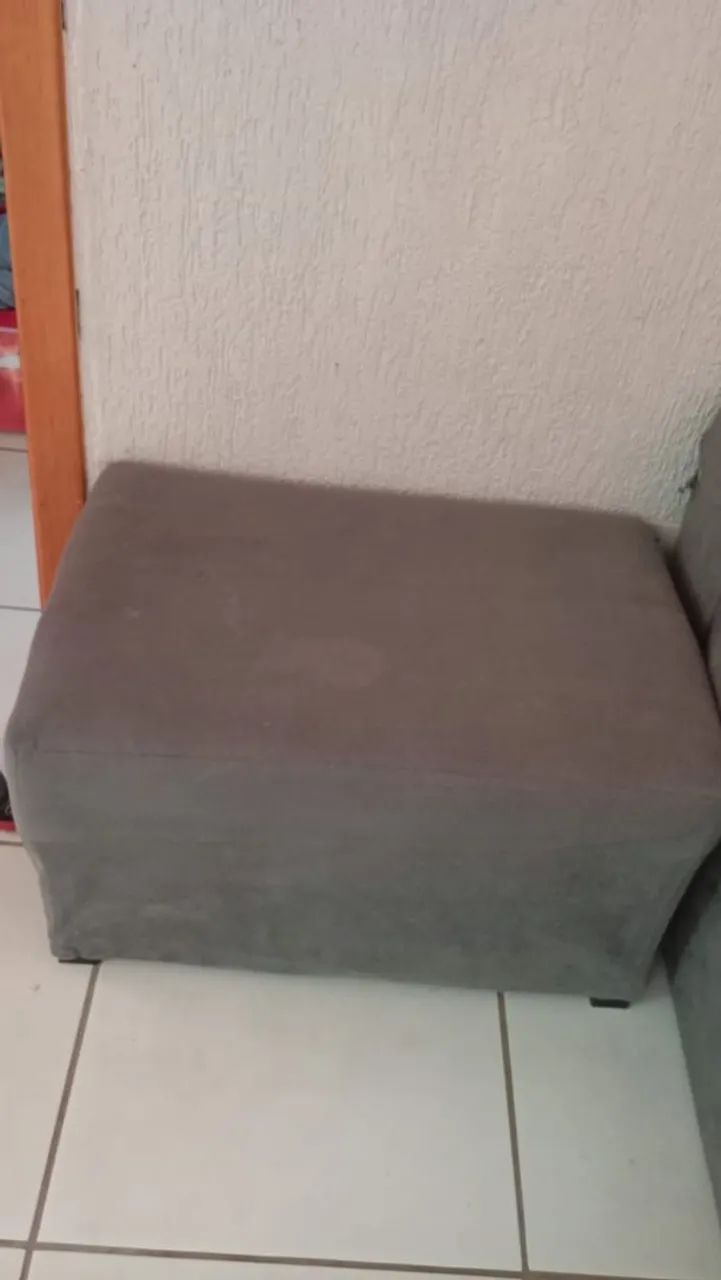 Sofá 3 lugares com um puffs 65576095684098120