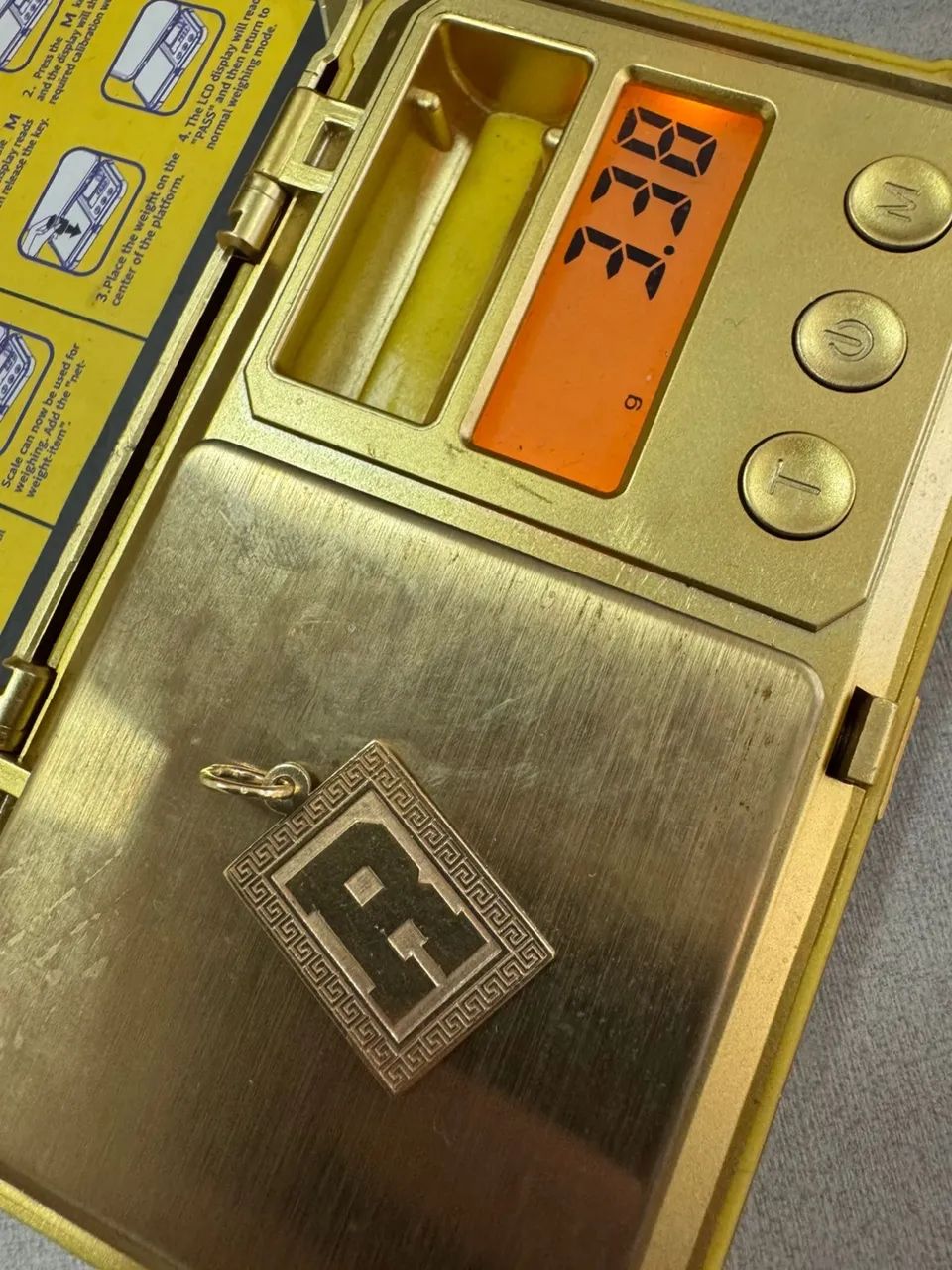 Pingentes Letra R e Número 22 de ouro 18k procedência garantia eterna - Foto 2