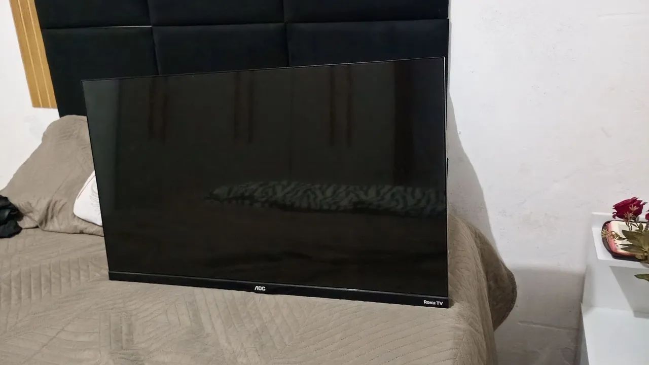 Vendo tv voc 32 LED,nova com apenas dois meses de uso 800,00 . - Foto 2