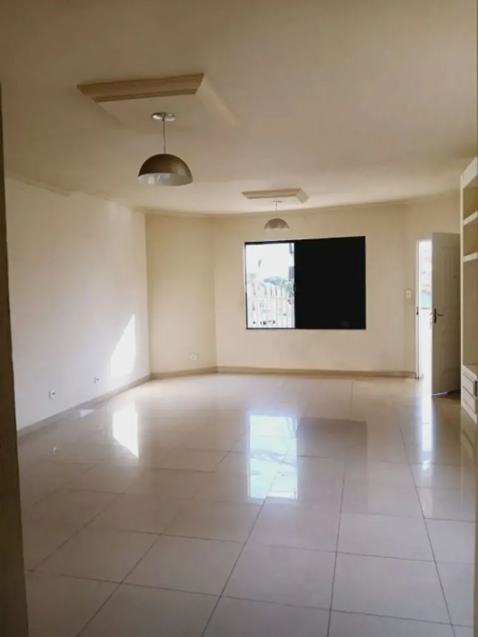 Casa Ampla com 4 Dormitórios e Hidromassagem na Vila Iapi  Taubaté/SP - Foto 2