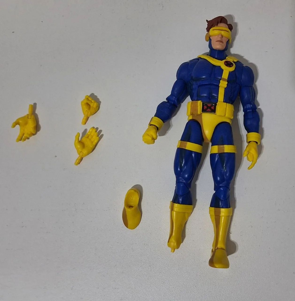 Marvel Legends Cyclops VHS *Pé quebrado