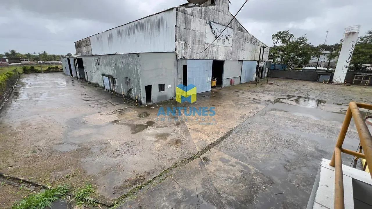 Alugue Galpão com Ponte Rolante Condomínio com 2.600m², mais pátio e doca. Cabo