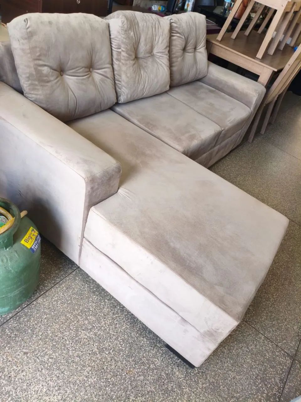 Sofá com chaise bem novinho e bem conservado ((ENTREGO GRATIS)) - Foto 4