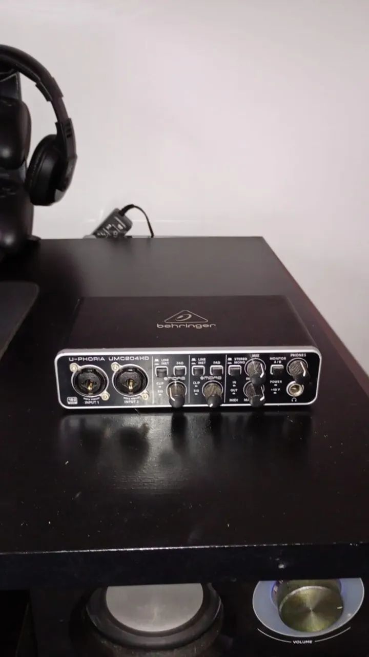 Kit com Interface Berhinger UMC204HD + Microfone BM800