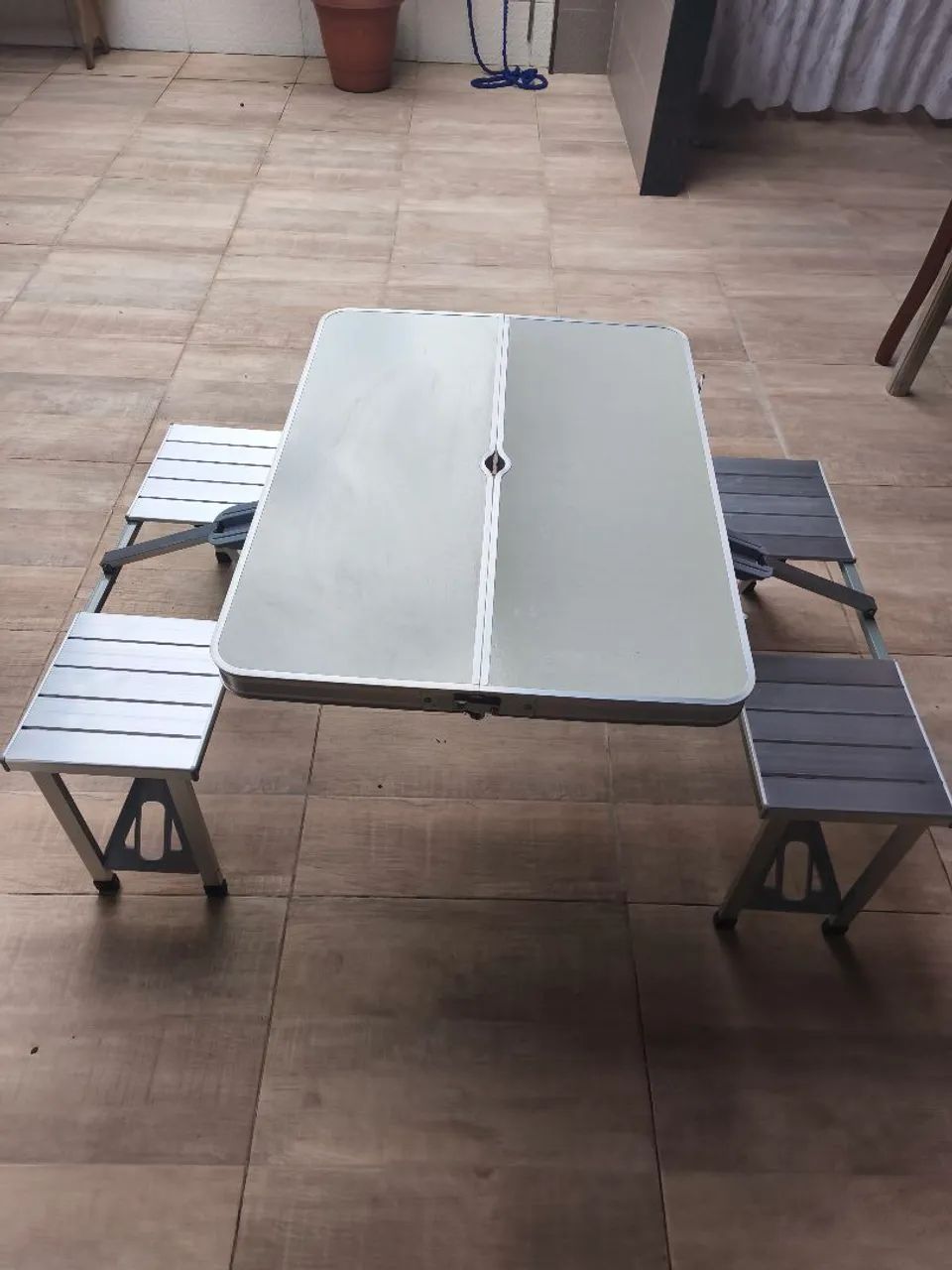 Mesa tipo maleta, de alumínio para camping  - Foto 4