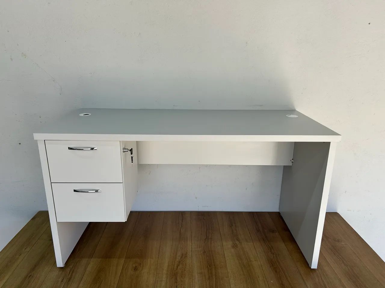 Mesa de Escritório com Gaveteiro