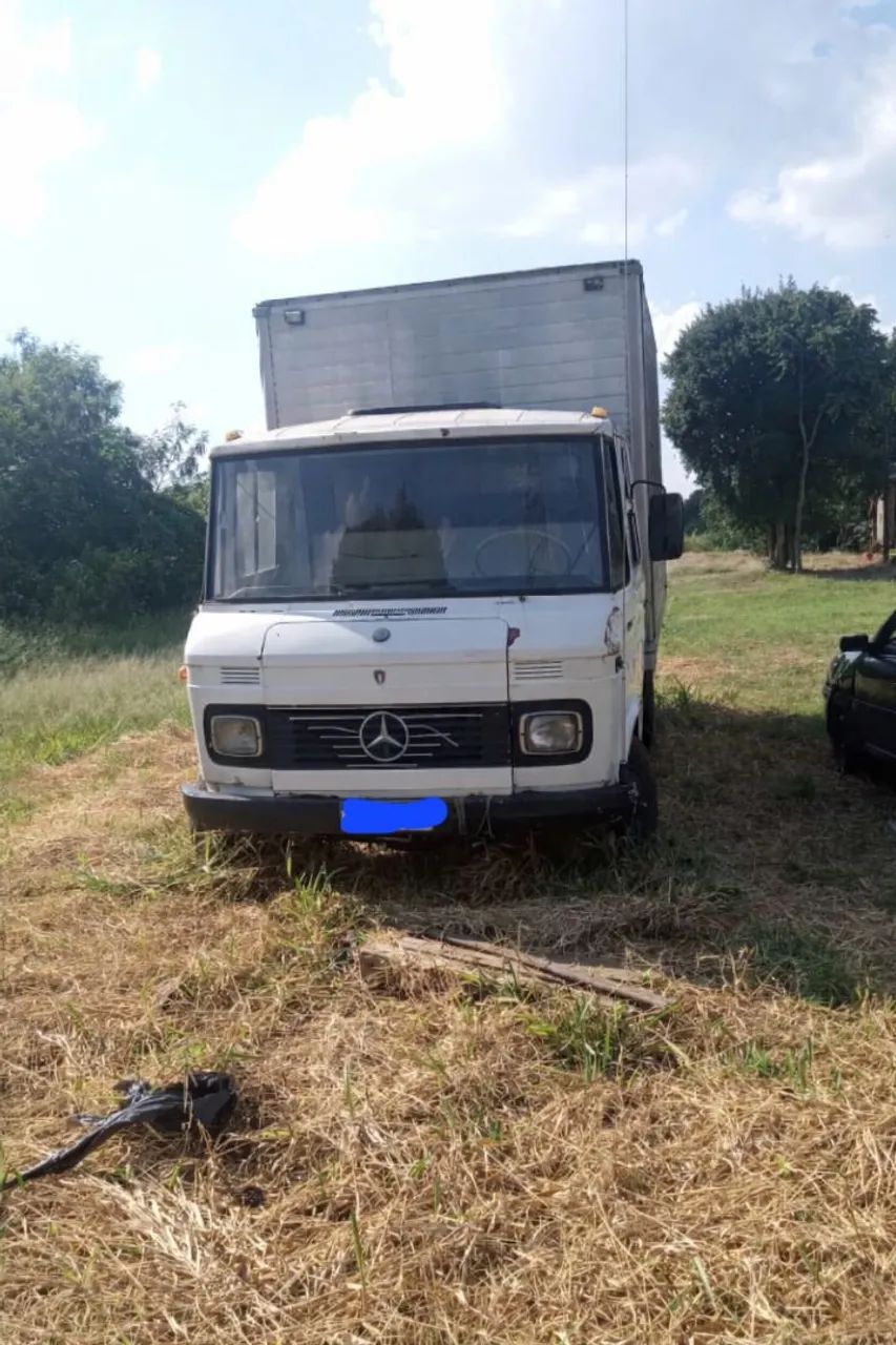 Caminhão 608D