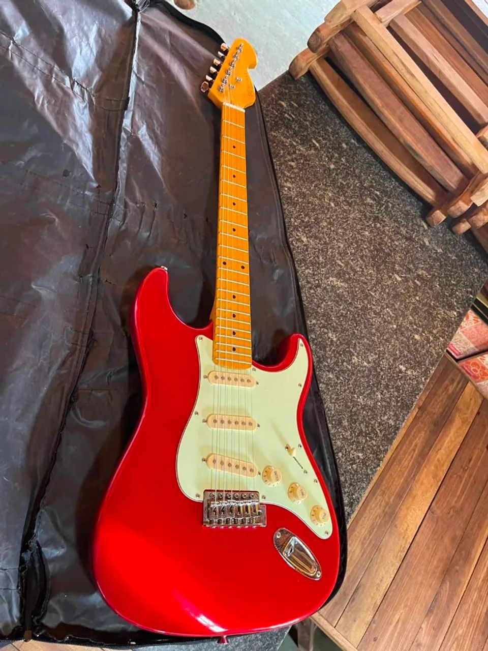 Guitarra Michael sem marca de uso 